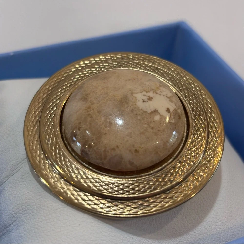 Elegant Gold and Tan Brooch